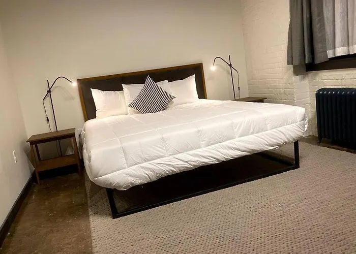 3e-*new* -5 Min From Downtown, Sleeps 4 Pittsburgh